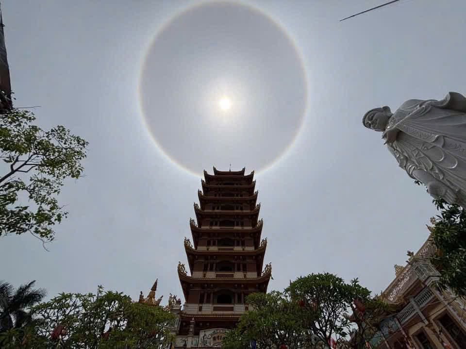 Tán Dương Hào Quang Tháp Liên Hoa (Do Hòa thượng Thích Tâm Vượng – Trụ trì Tổ đình Cổ Lễ)